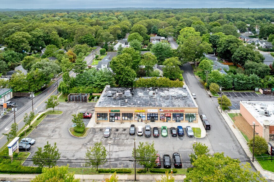 More Photos Of 247 Broadway Greenlawn Rd, Huntington Storefront For Lease