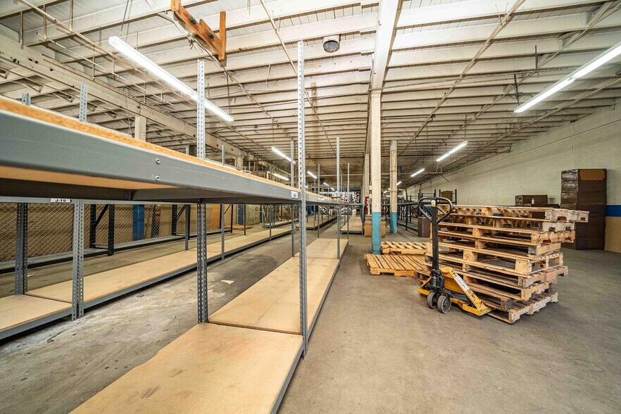 More Photos Of 4383 Fruitland Ave, Vernon Manufacturing For Sale