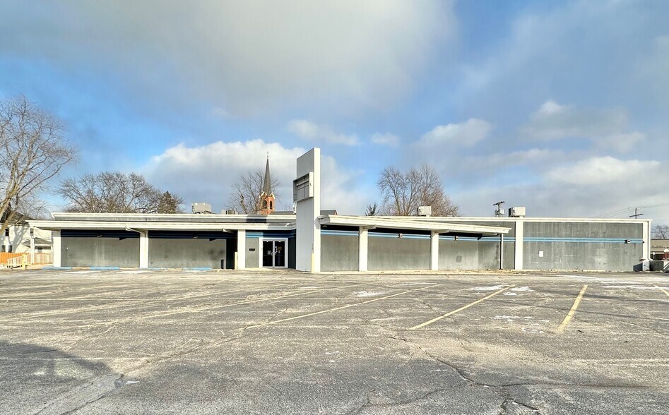 Primary Photo Of 218 S East St, Crown Point Freestanding For Sale