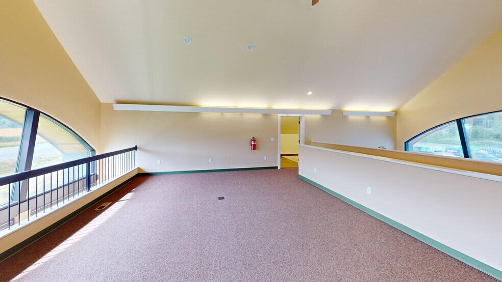 More Photos Of 370 NE Camano Dr, Camano Island Office For Lease