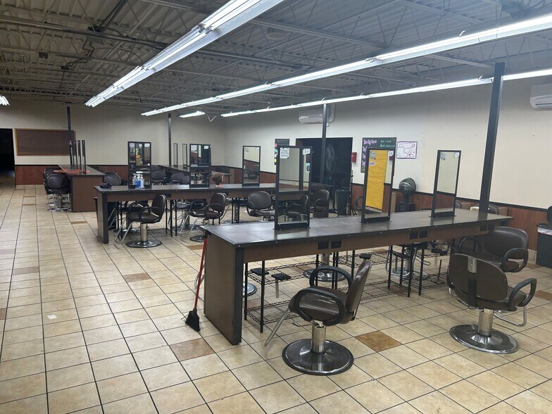 More Photos Of 449 St Andrews Rd, Columbia Storefront For Sale