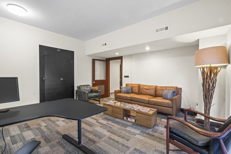 More Photos Of 1441 N Market St, Dayton Office For Sale