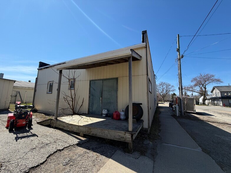 More Photos Of 87 Division St, Manistee Freestanding For Sale