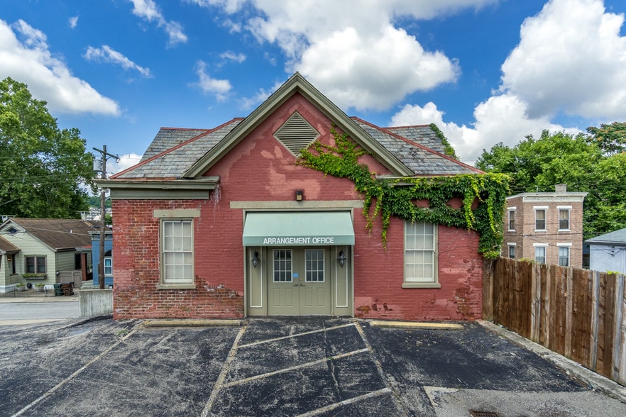 More Photos Of 917 Main St, Covington Funeral Home For Sale