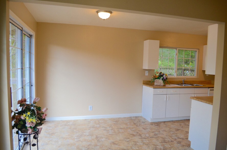 More Photos Of 5800 Valley Dr, Felton Apartments For Sale
