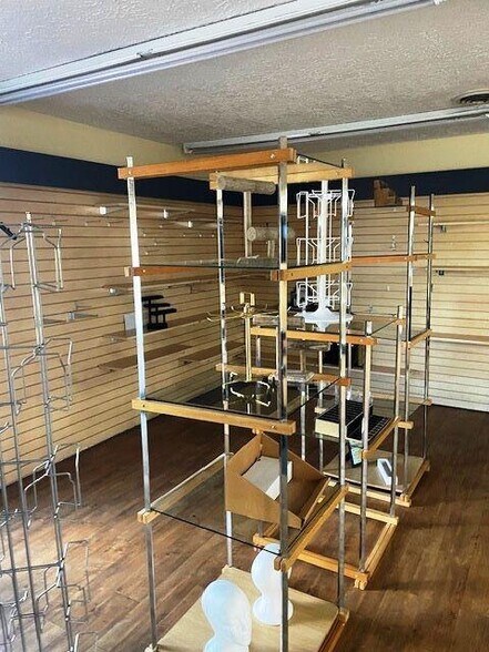 More Photos Of 2009 S 7th St, Hickman General Retail For Sale