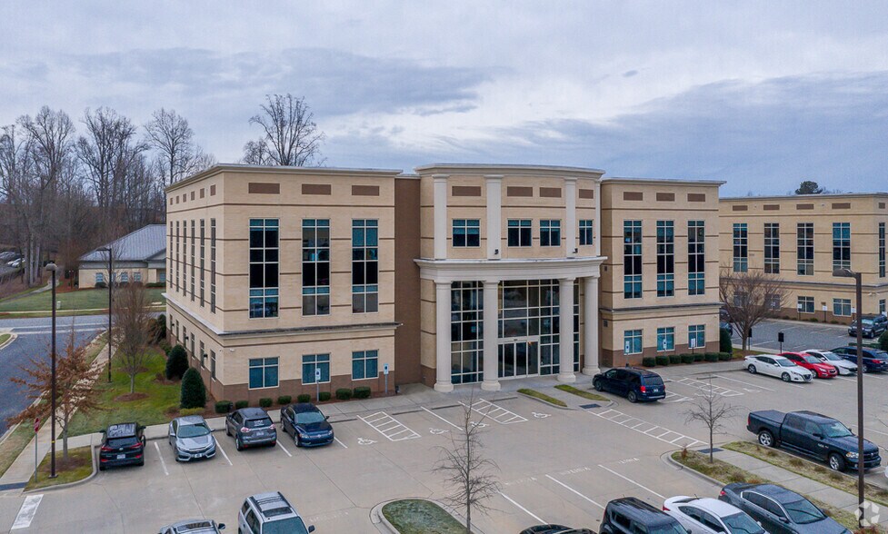 More Photos Of 9713 Northcross Center Ct, Huntersville Office For Lease