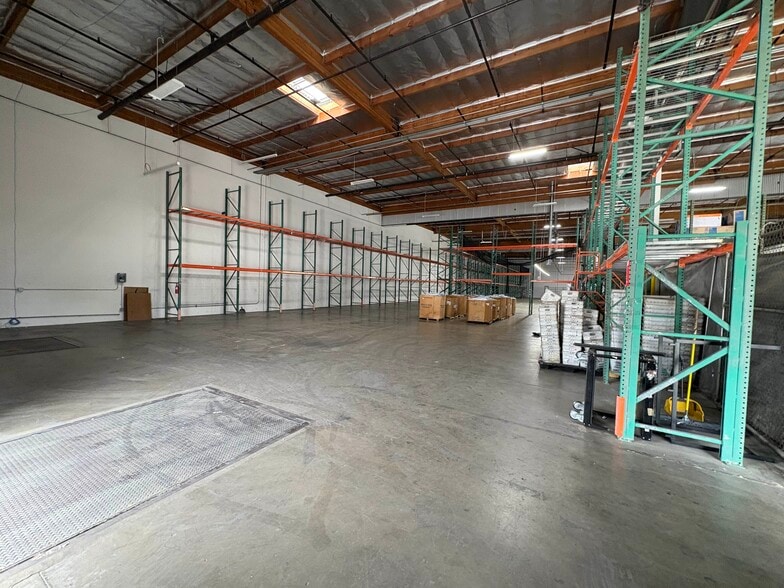 More Photos Of 1344-1388 W Foothill Blvd, Azusa Warehouse For Lease