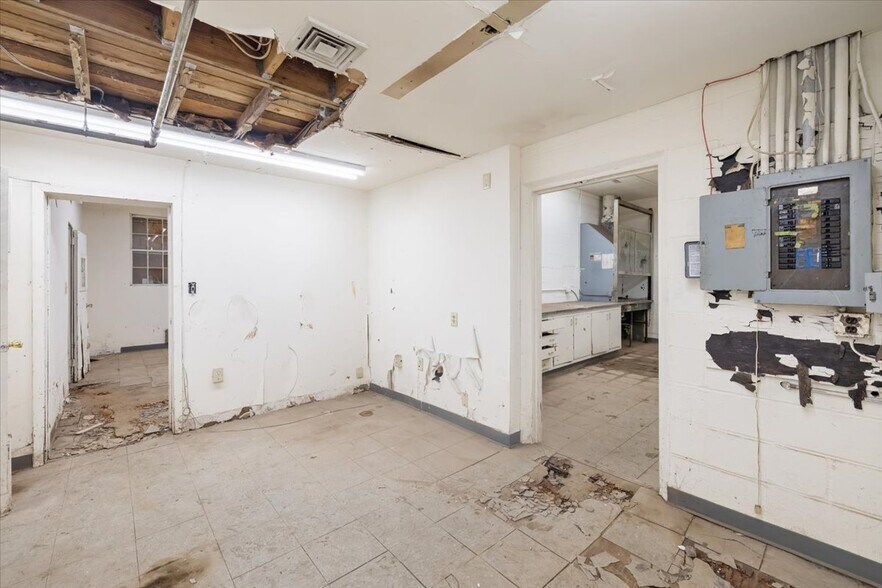 More Photos Of 15 Harold St, Westwood Manufacturing For Sale