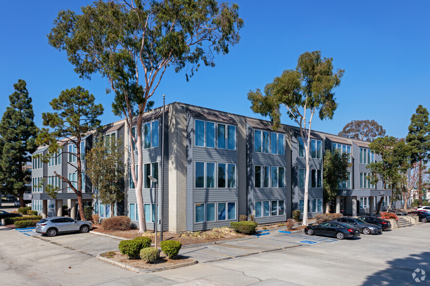 Primary Photo Of 2501 Cherry Ave, Signal Hill Office For Lease