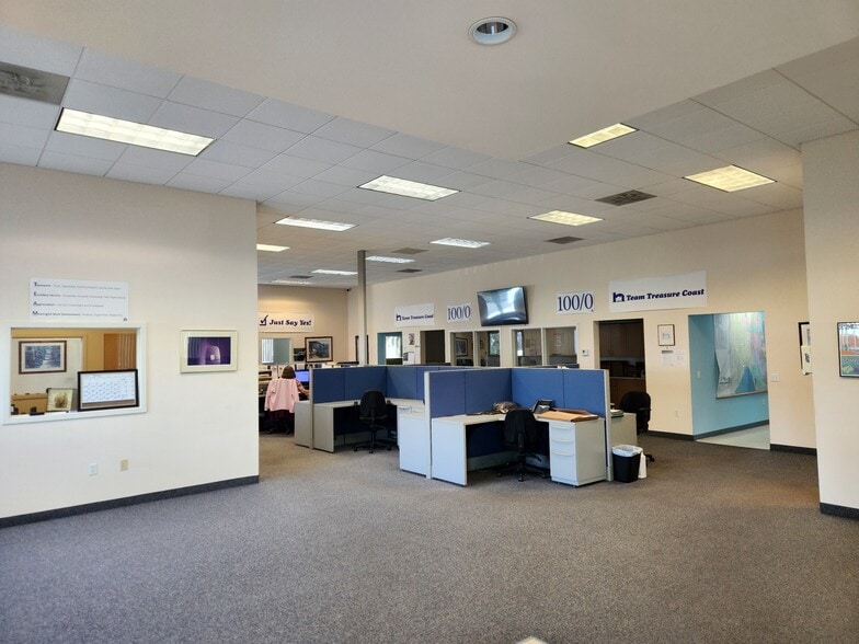 More Photos Of 2820 Reynolds Dr, Fort Pierce Warehouse For Lease