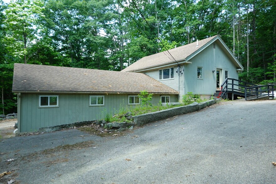 More Photos Of 1 Young Ln, Newmarket Flex For Sale