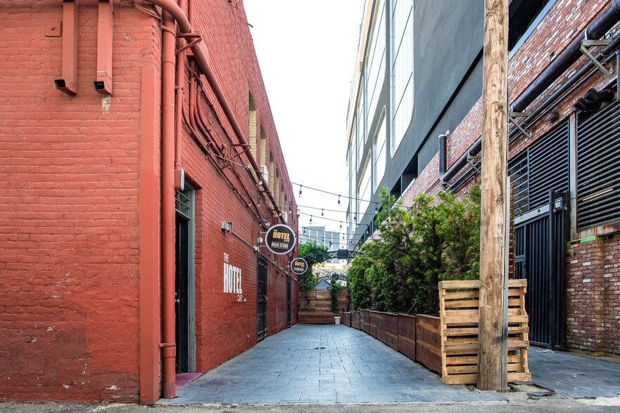 More Photos Of 1617 N Cahuenga Blvd, Los Angeles Hotel For Sale