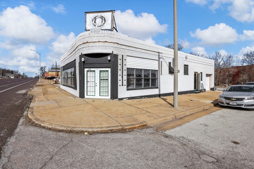 More Photos Of 2600 N Florissant Ave, Saint Louis Flex For Sale