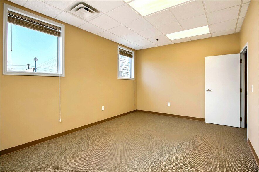 More Photos Of 1510 Blue Ridge Blvd, Seneca Storefront Retail Office For Sale
