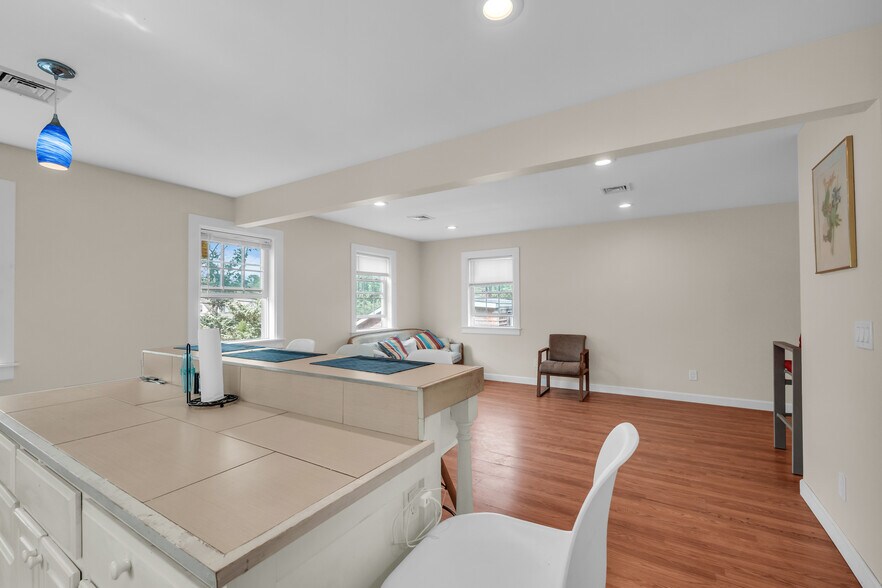 More Photos Of 715 Flanders Rd, Riverhead Office For Sale