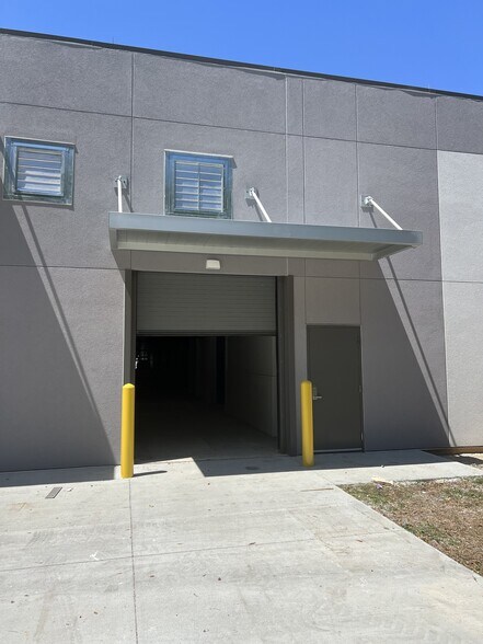 More Photos Of 5031 Commerce Park Cir, Pensacola Warehouse For Lease