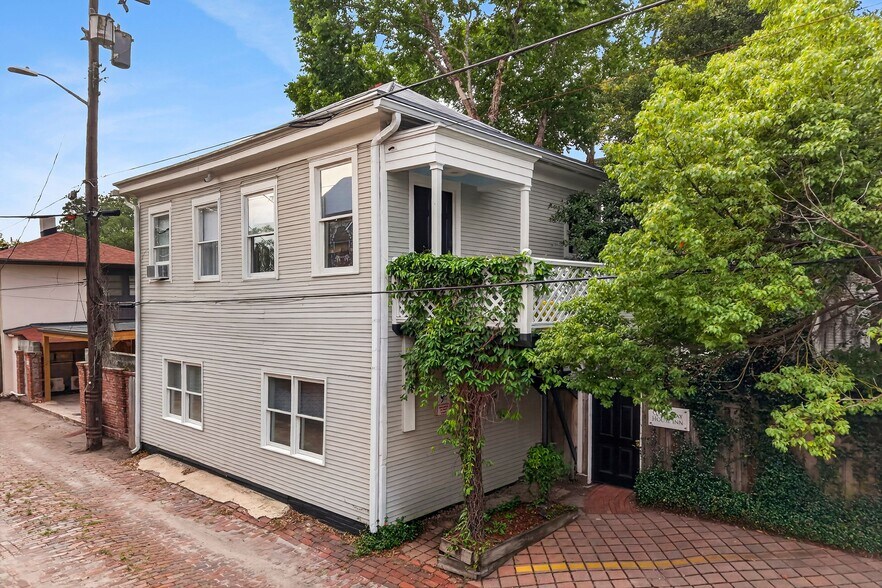 More Photos Of 107 E 35th St, Savannah Office For Sale