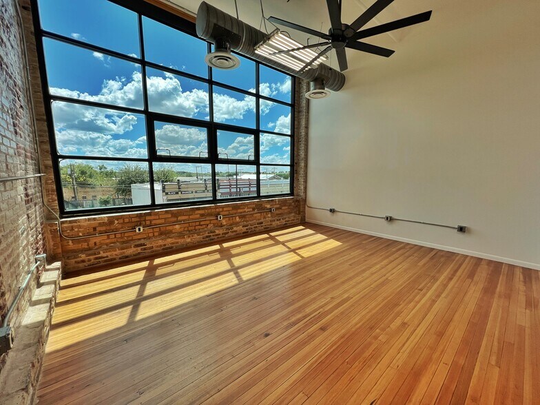 More Photos Of 201 N Main St, Taylor Storefront Retail Office For Sale