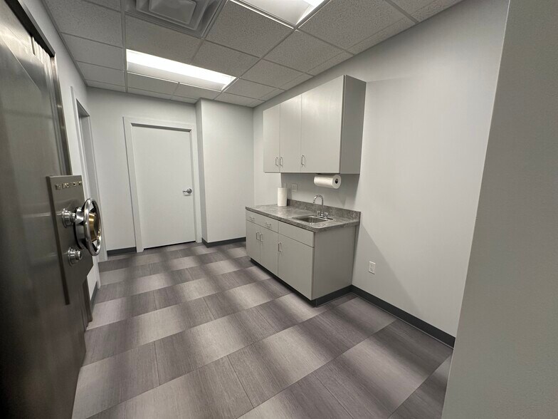 More Photos Of 150 E Broadway St, Covington Bank For Sale