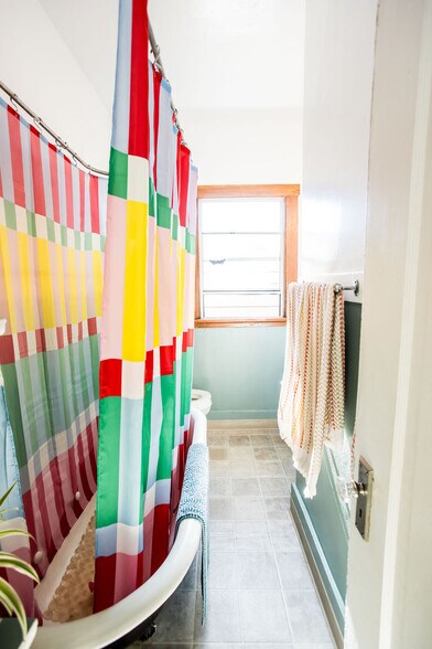 More Photos Of 219 John St, Oakland Apartments For Sale