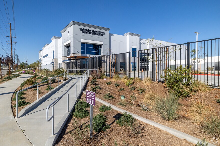 More Photos Of 86 E Rider St, Perris Warehouse For Sale