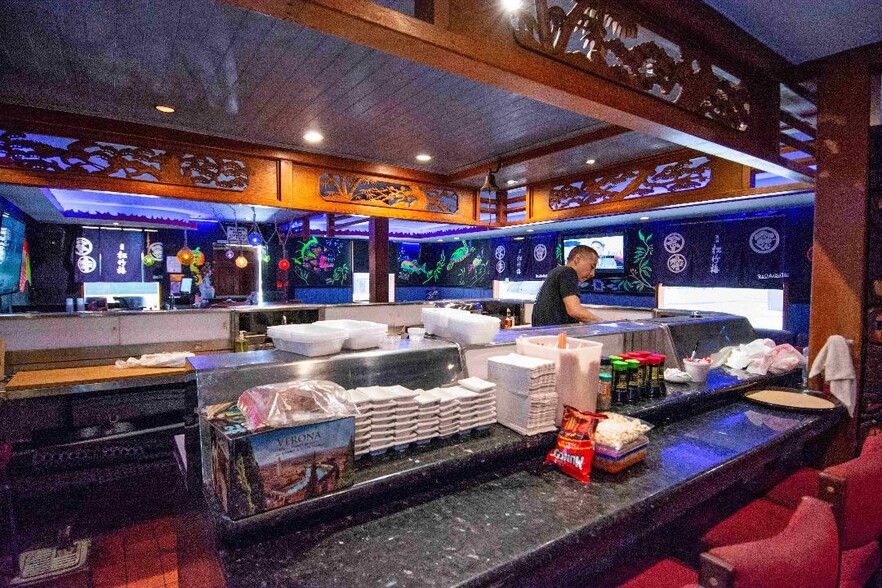 More Photos Of 16232 Pacific Coast Hwy, Huntington Beach Restaurant For Sale