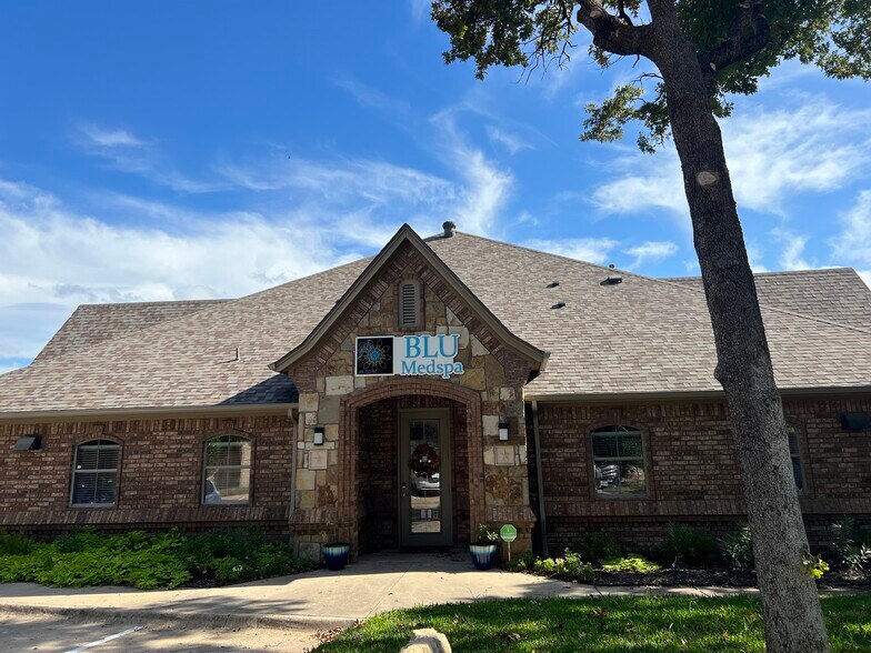 More Photos Of 2800 William D Tate Ave, Grapevine Medical For Lease