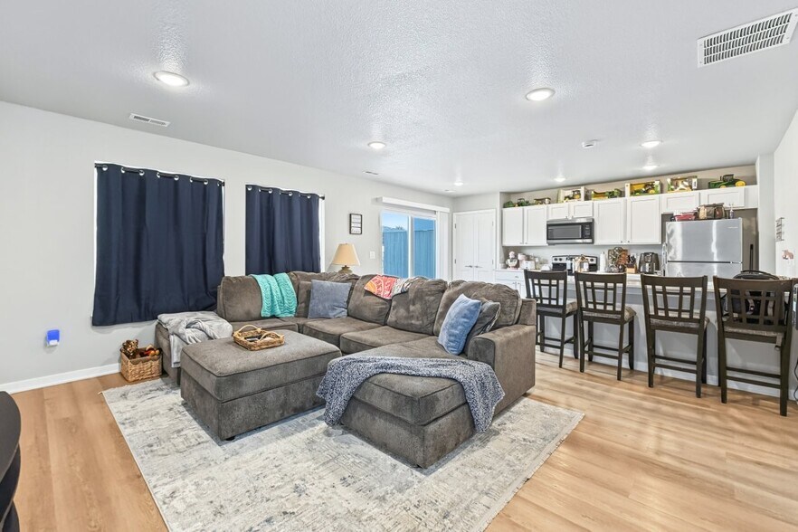 More Photos Of 2018 Otley Ave, Perry Apartments For Sale