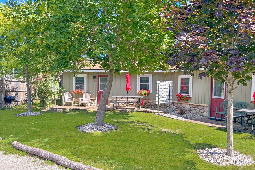 More Photos Of 11481 Main St, Honor Hotel For Sale