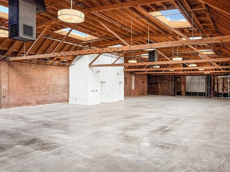More Photos Of 3841 Broadway Pl, Los Angeles Warehouse For Lease