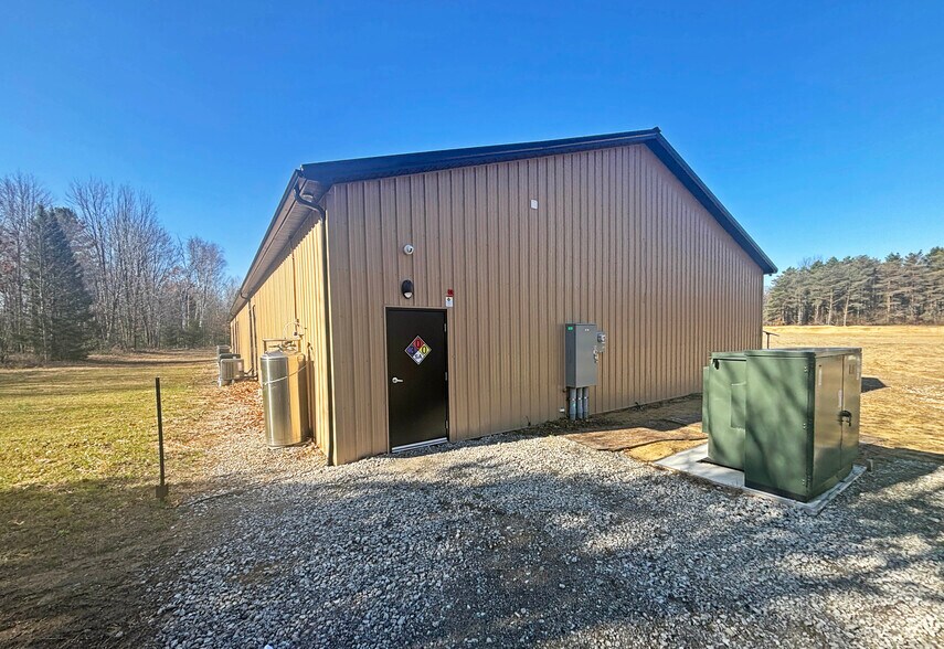 More Photos Of 3555 Smokey Ridge Rd, Vassar Warehouse For Lease