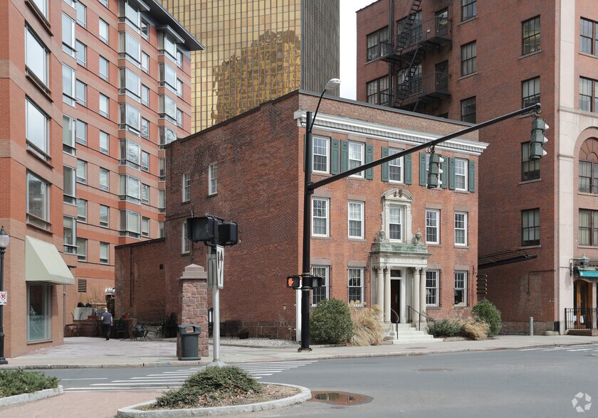 More Photos Of 36 Trumbull St, Hartford Office For Sale