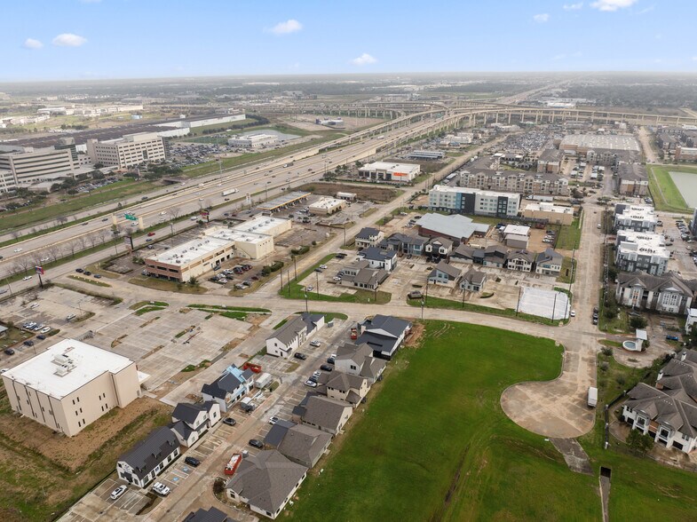 More Photos Of 220 Bella Katy Dr, Katy Office Residential For Lease