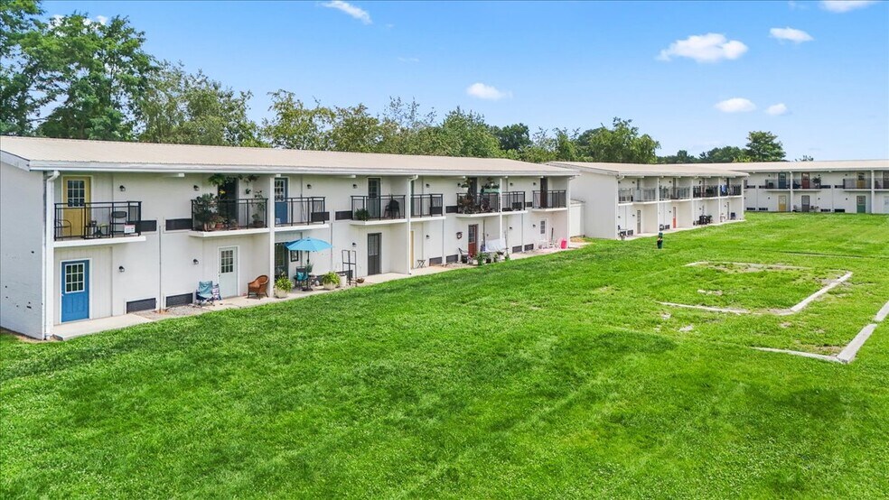 More Photos Of 15589 Lee Hwy, Bristol Apartments For Sale