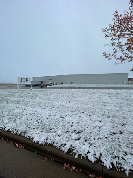 More Photos Of 2700 Alreich Ave, Baldwin Service For Sale