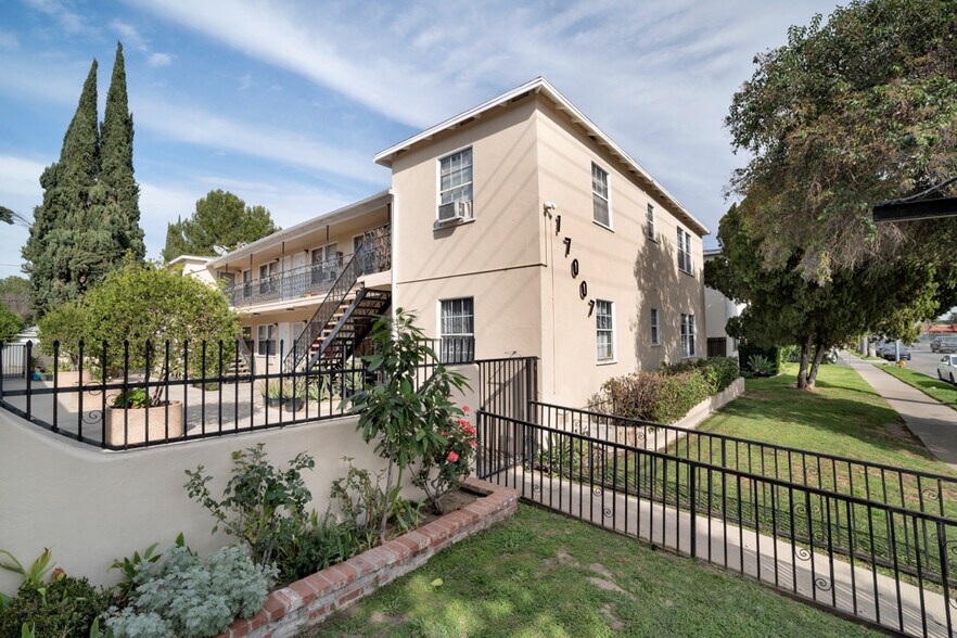 More Photos Of 17007-17013 Vanowen St, Van Nuys Apartments For Sale