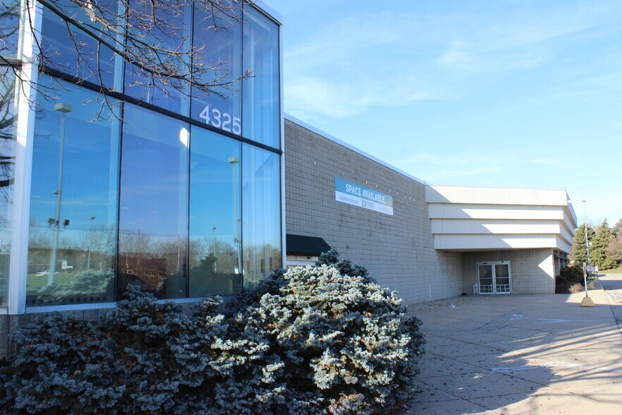 More Photos Of 4325 Breton Rd SE, Grand Rapids Unknown For Lease