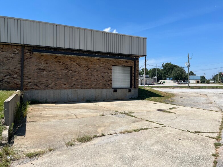 More Photos Of 9479 S Main St, Jonesboro Manufacturing For Lease
