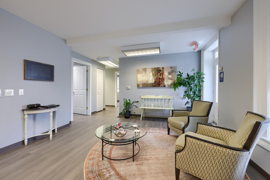 More Photos Of 390 E Main St, Ephrata Office For Sale