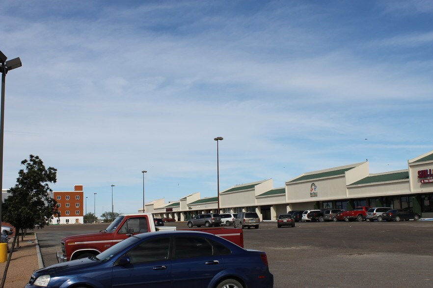 More Photos Of 100 N Expressway 77, Raymondville Unknown For Lease