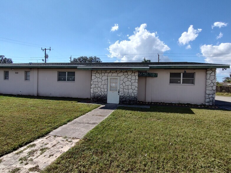 More Photos Of 50 Mildred Dr, Fort Myers Flex For Sale