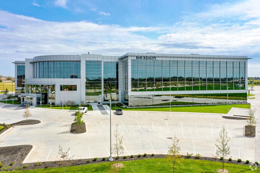 More Photos Of 18881 W Dodge Rd, Omaha Office For Lease