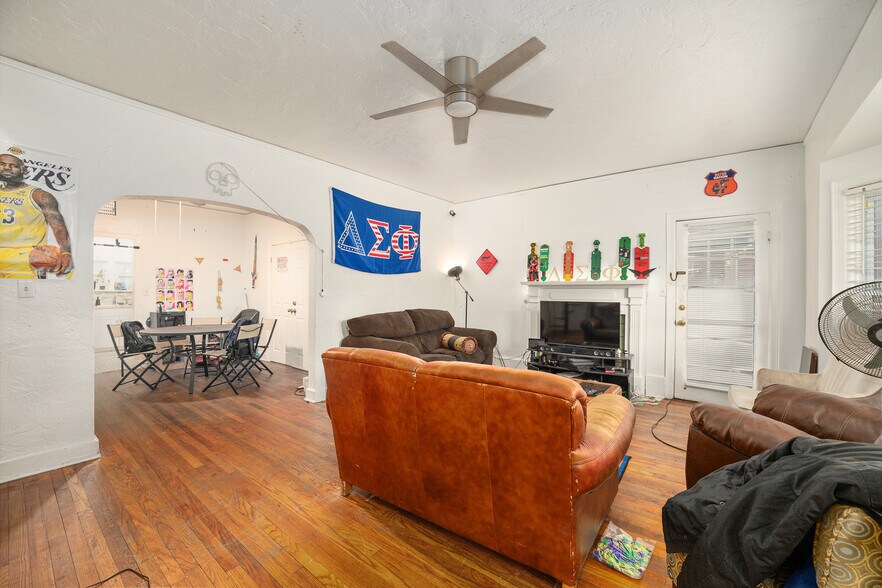 More Photos Of 949 SW 13th St, Gainesville Office Residential For Sale