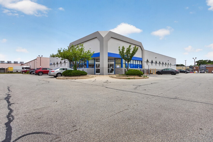 Primary Photo Of 5627-5699 Chestnut St, Philadelphia Drugstore For Lease