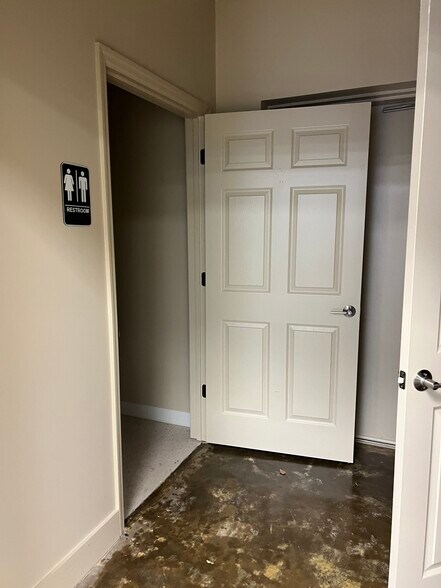 More Photos Of 98 Dean Goss Dr, Jasper Storefront Retail Office For Sale