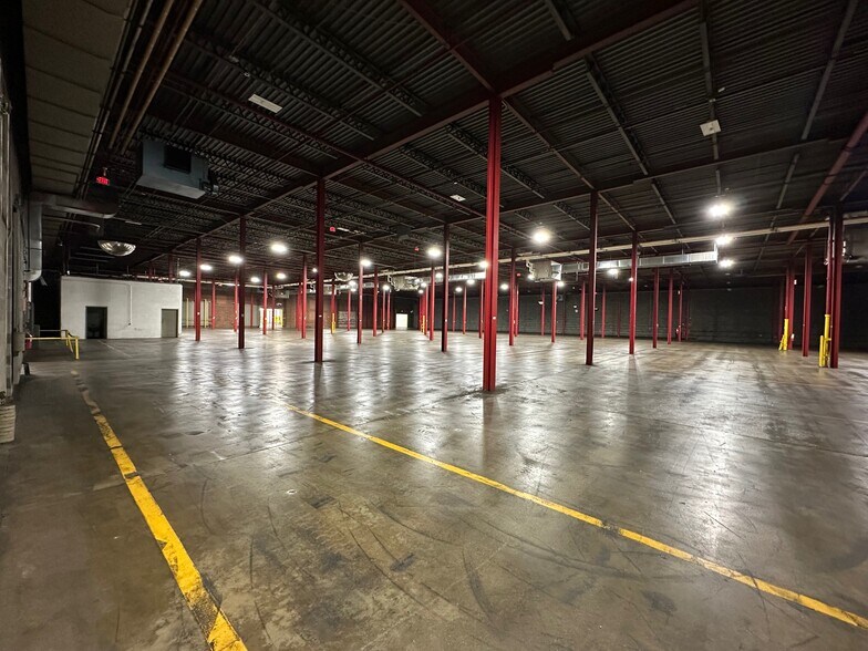 More Photos Of 26 Sears Way, West Springfield Distribution For Sale