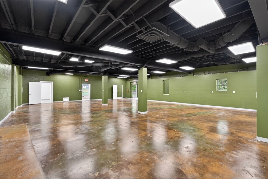 More Photos Of 1141 S Trade St, Tryon General Retail For Lease