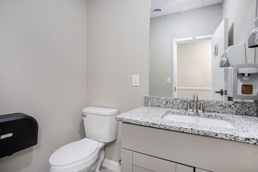 More Photos Of 5300 Memorial Dr, Stone Mountain Office For Lease