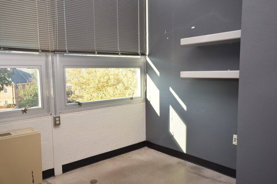 More Photos Of 200 Little Falls St, Falls Church Office For Lease